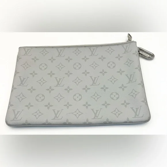 Louis Vuitton White Monogram Antarctica Zip Pouch O-Case Clutch - Picture 9 of 9